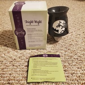 SCENTSY FRIGHT NIGHT Plug-In Warmer Nightlight RETIRED